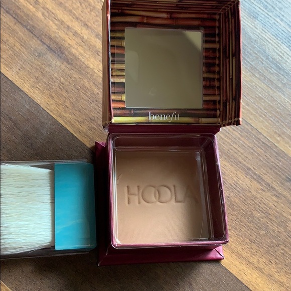NEW benefit Hoola bronzer - Picture 3 of 4